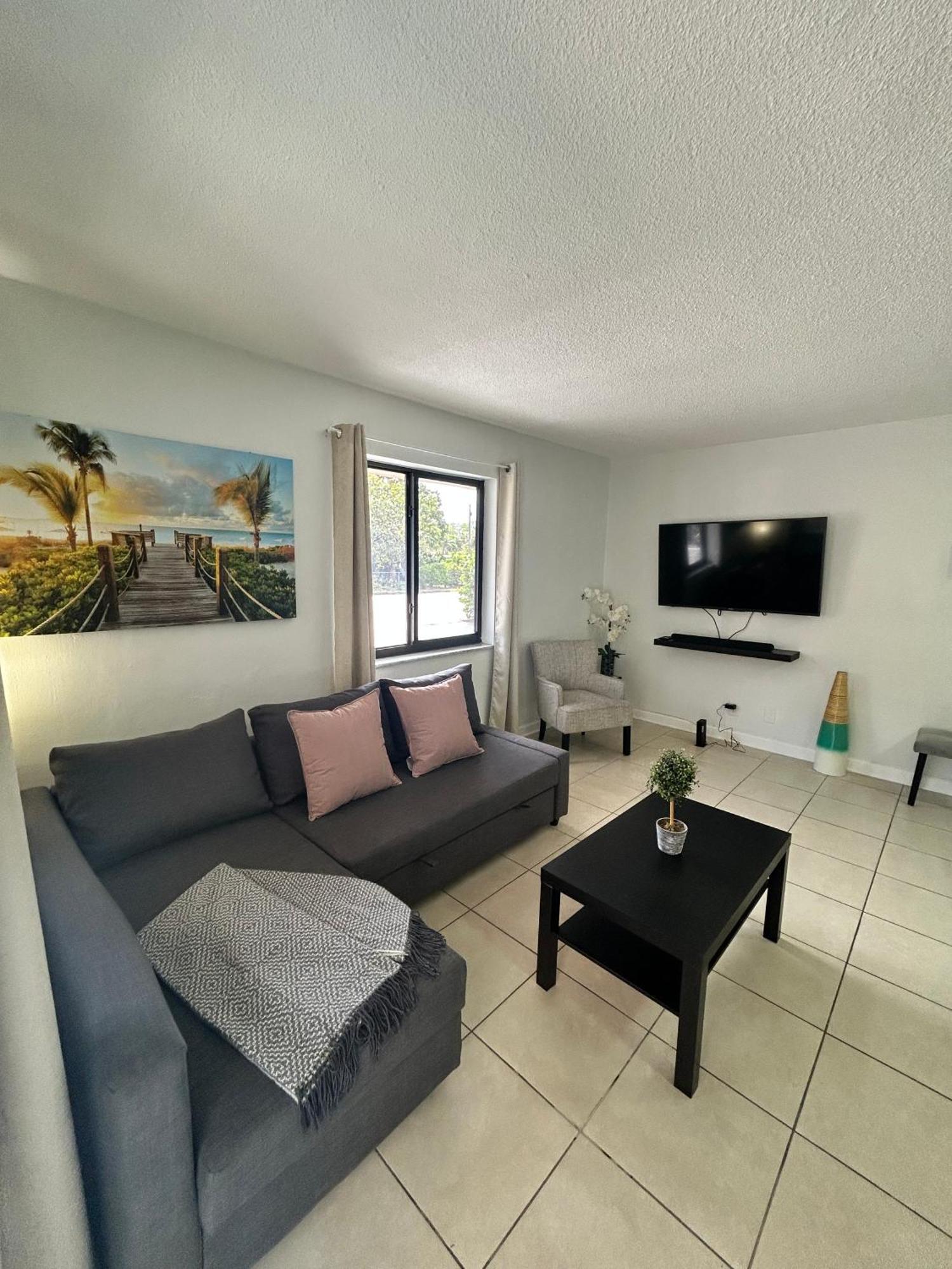 Apartment In Hollywood Close To Shops & Beach 110 ภายนอก รูปภาพ
